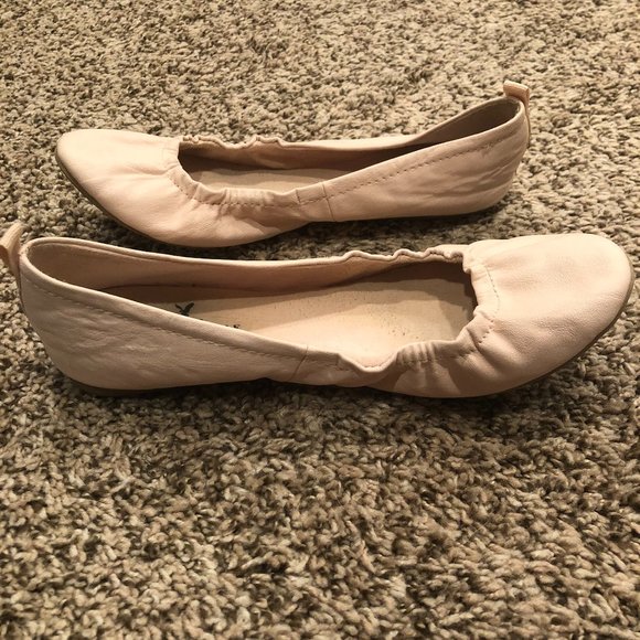 American Eagle nude scrunch ballet flats - Picture 5 of 7